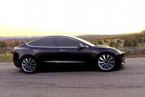 Tesla Model 3 schwarz Seite 2016